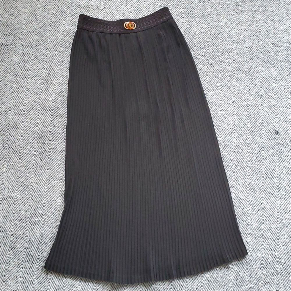 VTG Black Accordion Pleated Midi Skirt – Made in Hong Kong